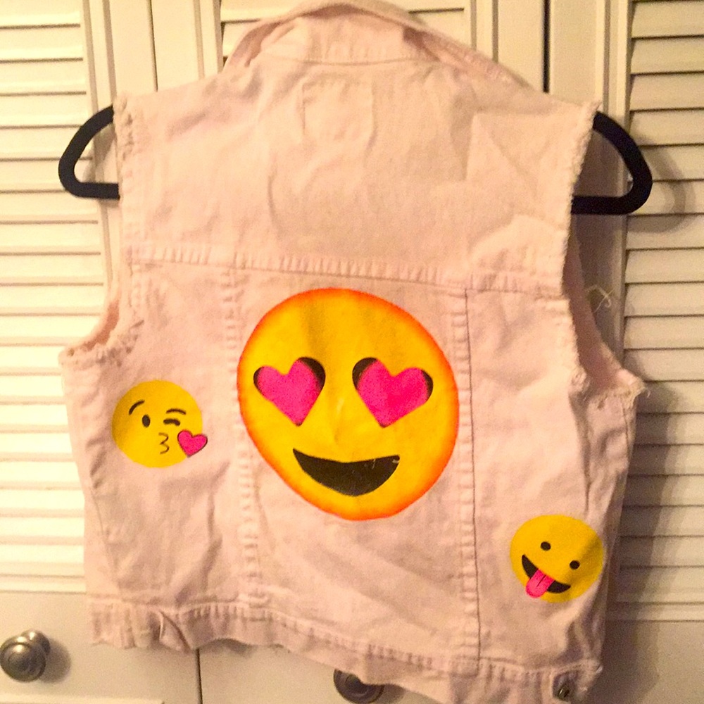 So Nikki white denim vest with emojis.